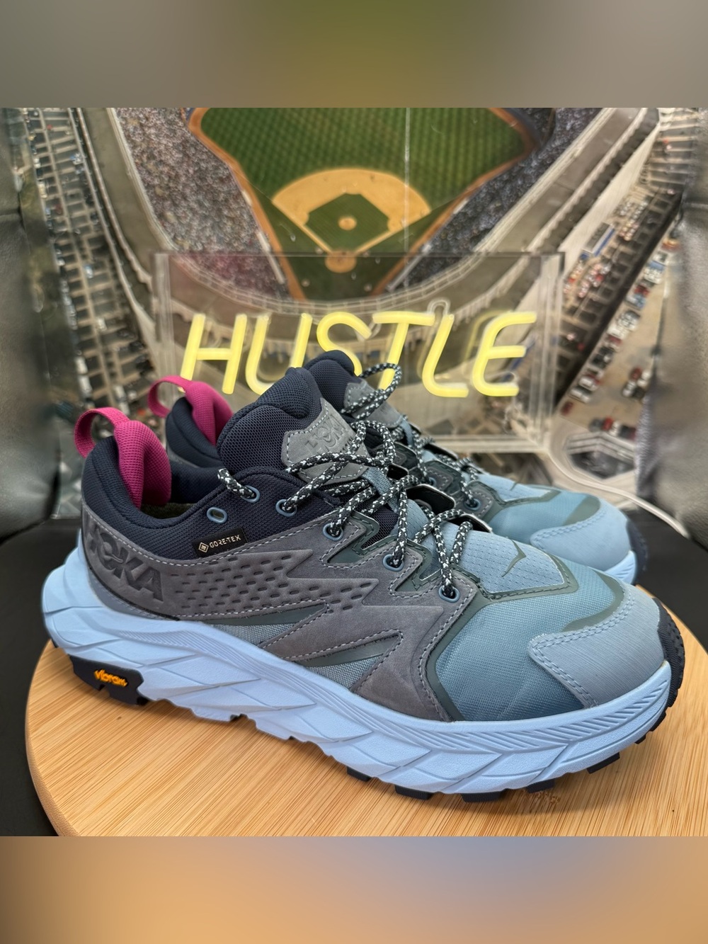 HOKA WOMEN ANACAPA LOW GORE-TEX MOUNTAIN SPRING/SUMMER SONG SZ 8B